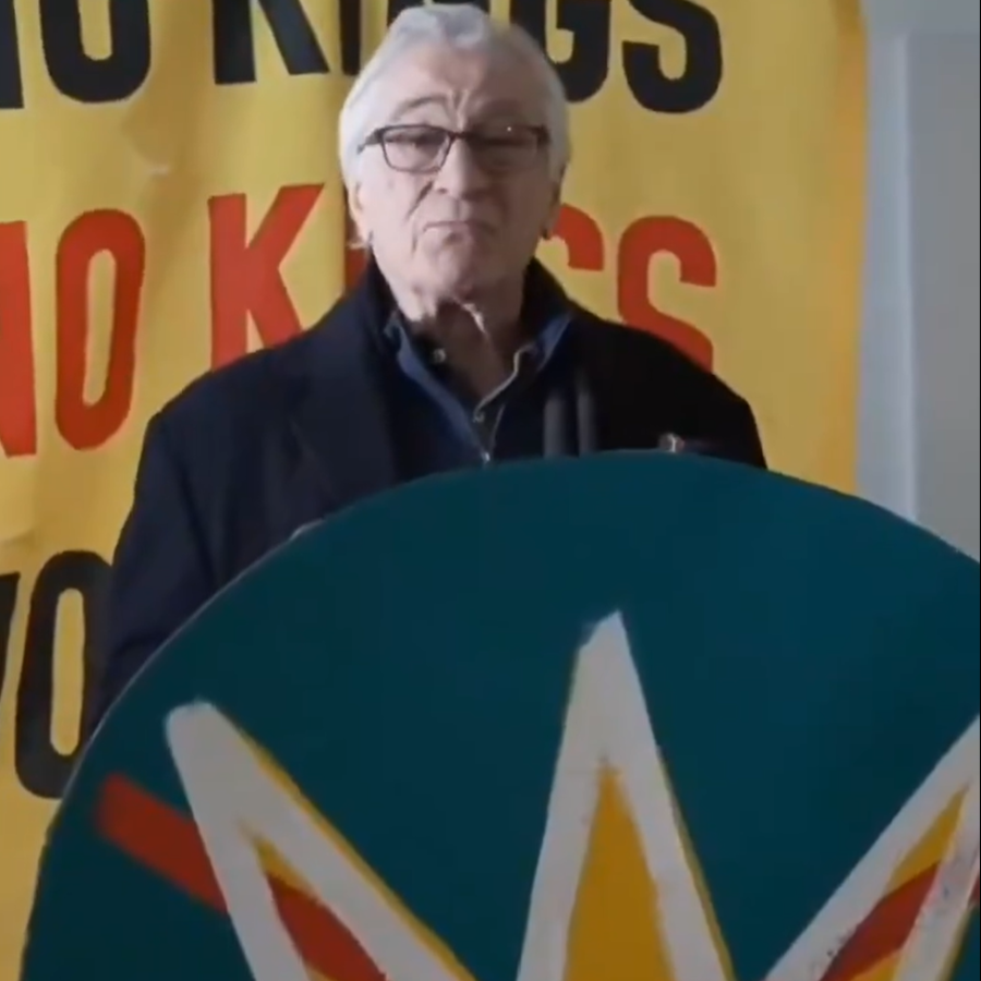 "Krallara Hayır" protestosuna katılan Robert De Niro: Trump'ı durdurun