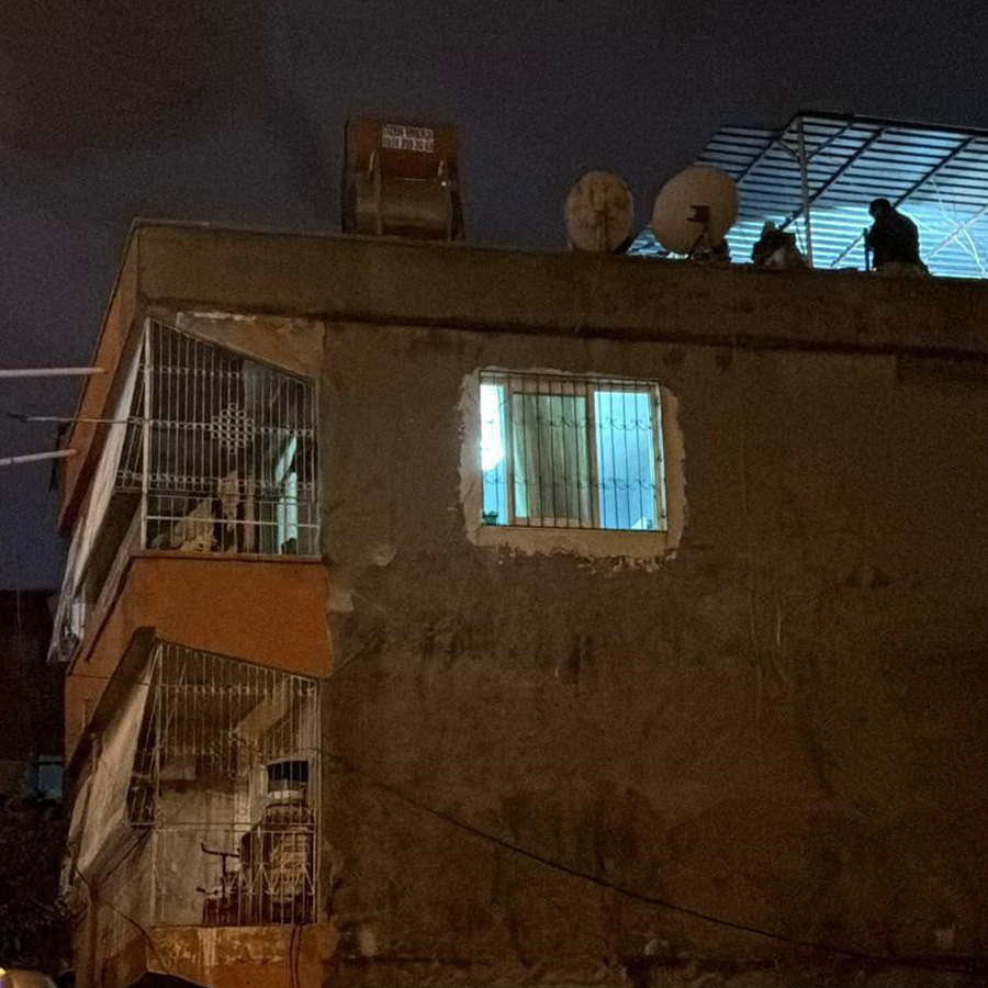 Adana’da 3 katlı binada patlama: 2 ağır yaralı