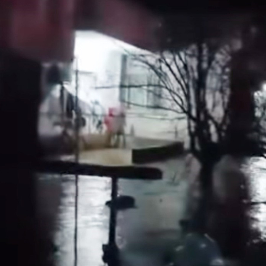 Şırnak'ta şiddetli yağış: Köy yolları göle döndü