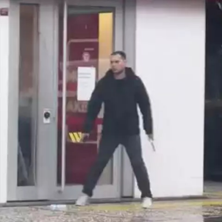 Beşiktaş'ta banka soygunu girişimi! Polis her yerde kaçan şüpheliyi arıyor...