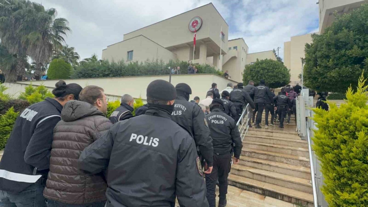 Marmaris Belediyesi'nde rüşvet çarkı çöktü: Başkan Yardımcısı ve İmar Müdürü tutuklandı!