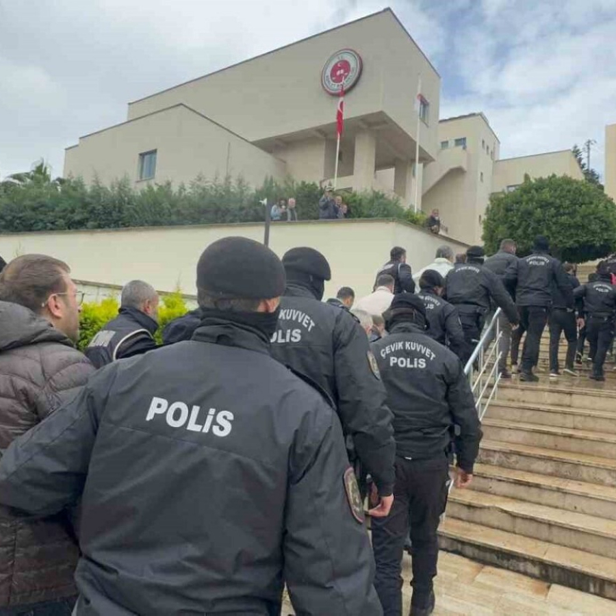 Marmaris Belediyesi'nde rüşvet çarkı çöktü: Başkan Yardımcısı ve İmar Müdürü tutuklandı!