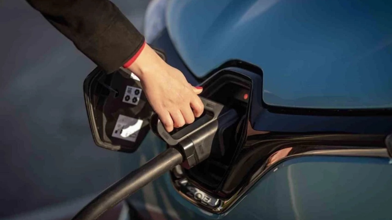 Savaş tetikledi, tercihler değişti! Petrol krizi elektrikli araçlara yönelimi hızlandırdı