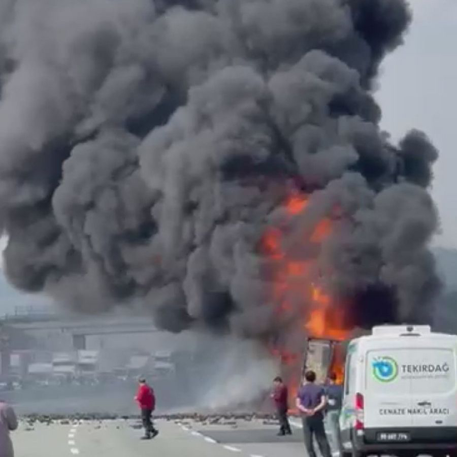 Kuzey Marmara Otoyolu'nda panik anları! Tırda yangın çıktı: Otoyol trafiğe kapatıldı