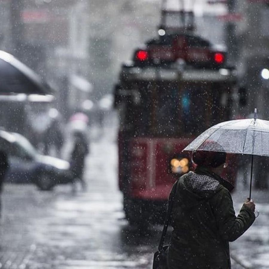 Megakent yağışa teslim! İstanbul'da yağış ne zaman bitiyor? AKOM ve Meteoroloji peş peşe uyarmıştı...