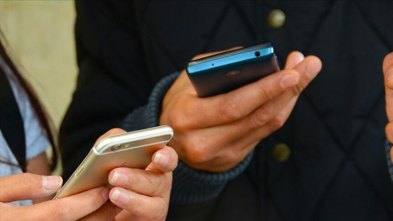 Herkesi ilgilendiriyor! BTK zamlı fiyatları duyurdu: Cep telefonu tarifelerine zam geldi