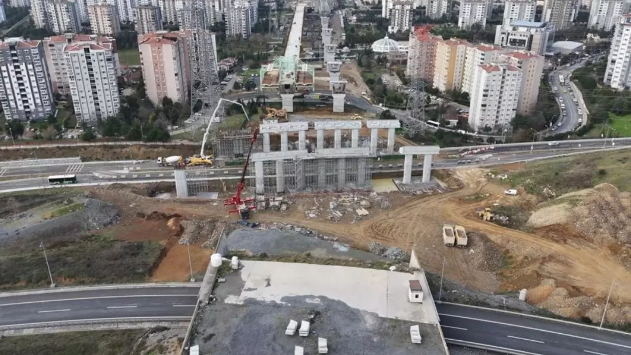 İstanbul trafiğine dev nefes! 45 kilometrelik 8 şeritli Nakkaş-Başakşehir Otoyolu’nda sona yaklaşıldı