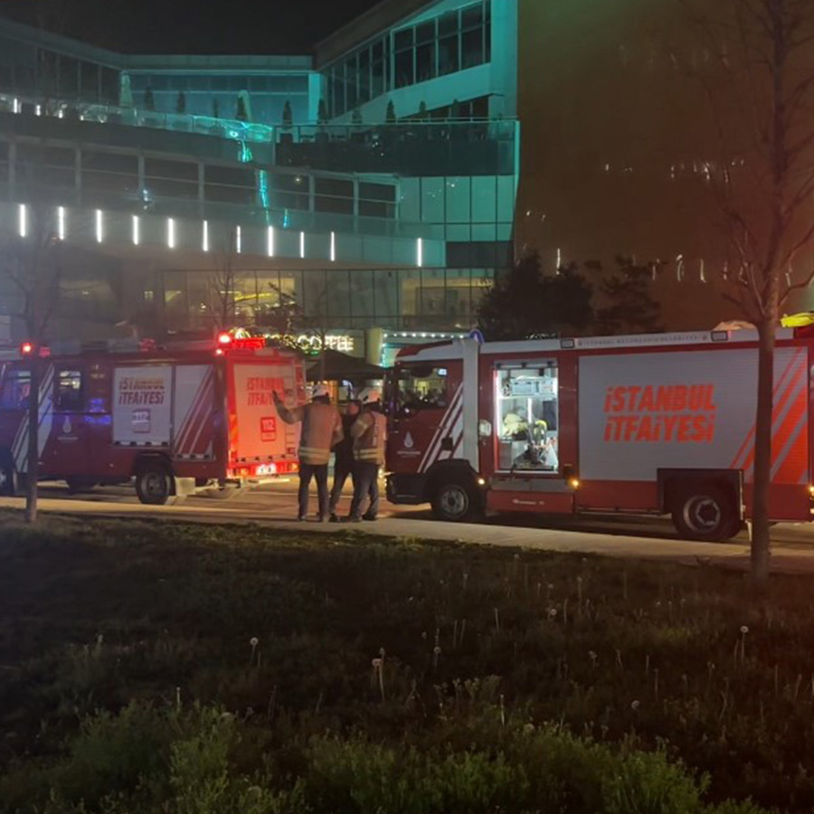 Kağıthane’de alışveriş merkezinde yangın paniği: 1 saatlik çalışmayla kontrol altına alındı