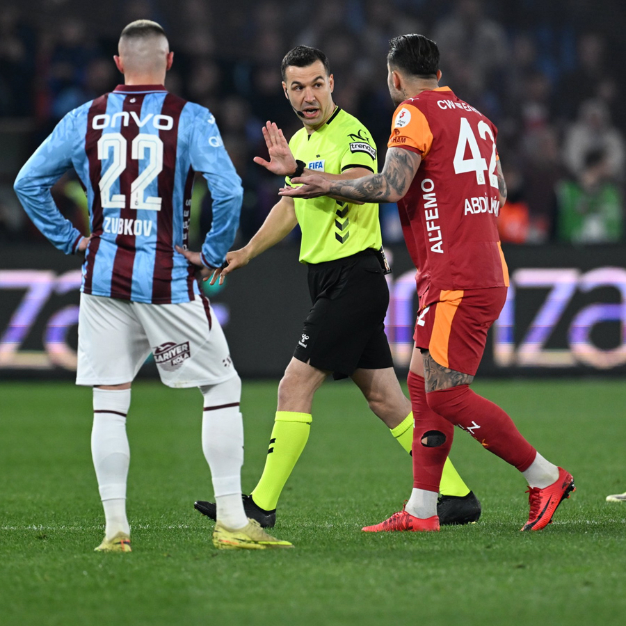 Barış Alper Yılmaz'ın kırmızı kartı atlandı mı? Trio ekibi canlı yayında açıkladı: "İnanılmaz bir karar!"