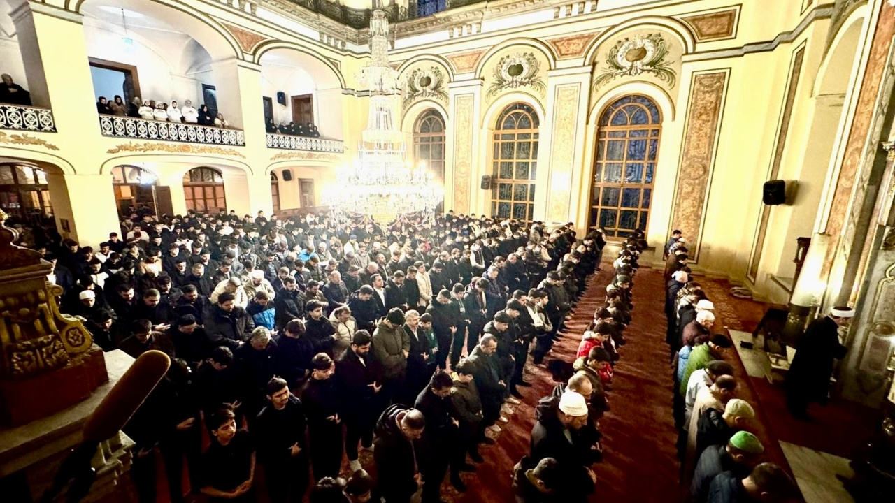 TÜGVA İstanbul’dan Seher Vakti Buluşması: 1453 Genç Dolmabahçe Camii’nde