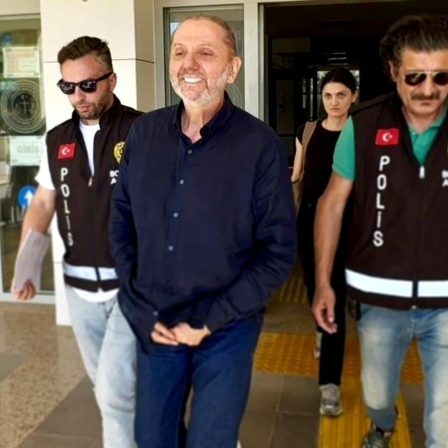 Muğla Büyükşehir Belediye Başkanı Ahmet Aras'ın danışmanı Levent Arkan'ın attığı taciz mesajları ortaya çıktı! "Yalnız yaşıyorum, biletini göndereyim yanıma gel"