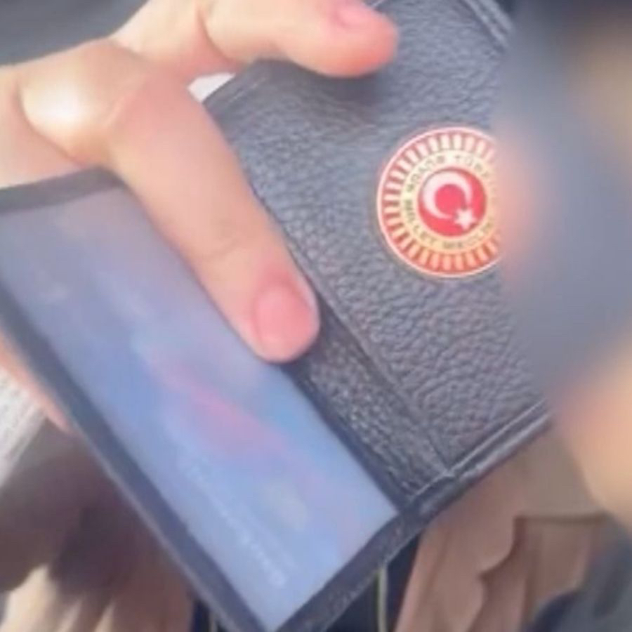Fatih'te tartıştığı sürücüye sahte vekil kimliği gösteren şahıs yakalandı