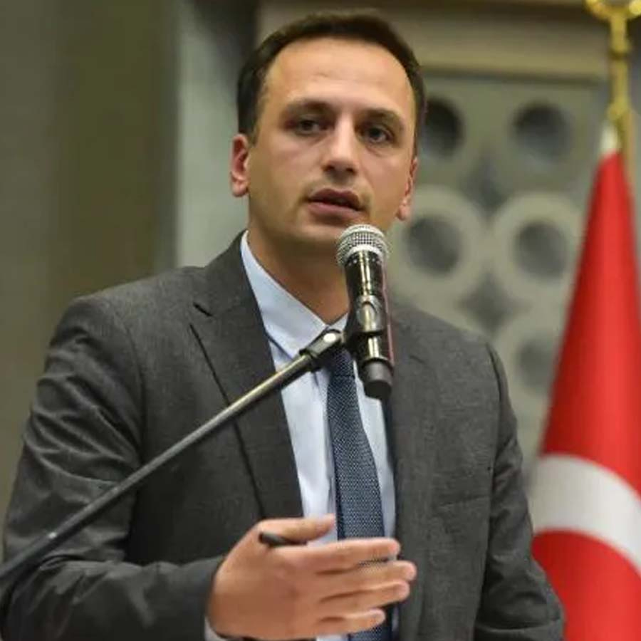 İzmir'de "Bankamatik memuru" soruşturması... Bornova Belediye Başkanı Ömer Eşki ve 3 kişi adli kontrol şartıyla serbest bırakıldı