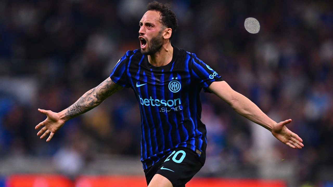 Hakan Çalhanoğlu'ndan beklenmedik transfer! G.Saray mı F.Bahçe mi derken dünya devine gidiyor