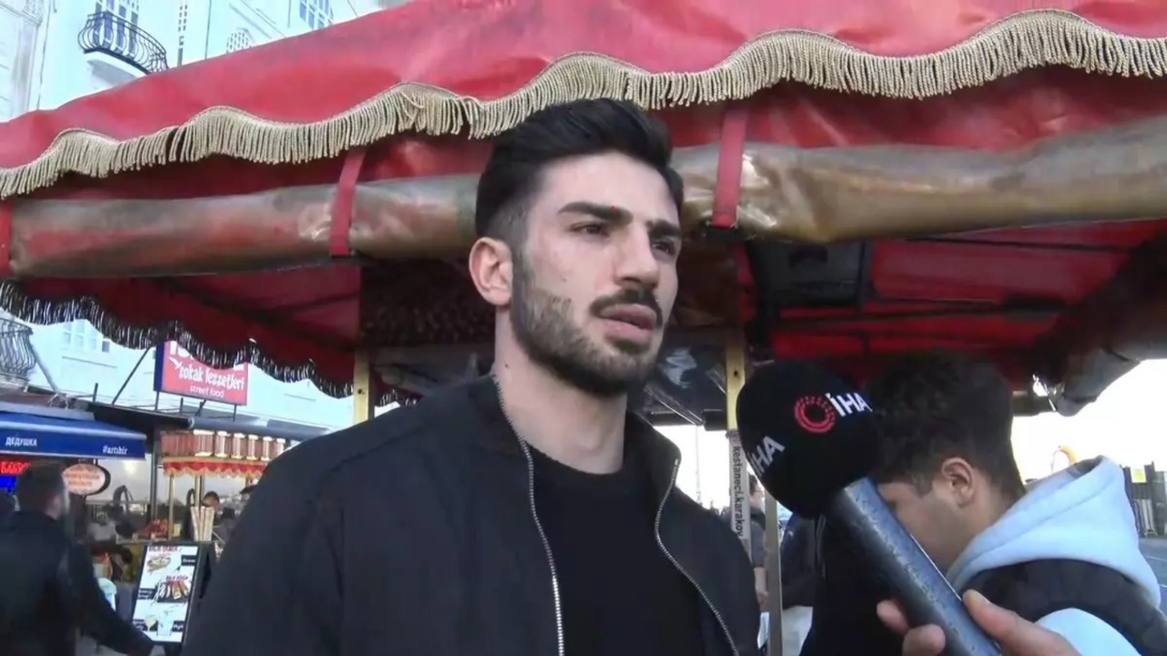 Yakışıklı Kestaneci turistleri sıraya dizdi! Dünya bu Türk'ü konuşuyor...