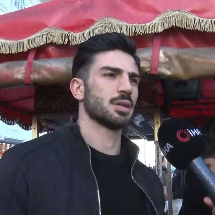 Yakışıklı Kestaneci turistleri sıraya dizdi! Dünya bu Türk'ü konuşuyor...