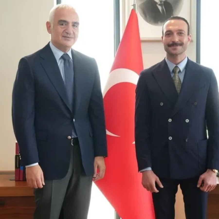 AKM'de anlamlı buluşma: Bakan Ersoy, Siyonist Ben Gvir'in hedef aldığı ünlü oyuncu Görkem Sevindik ile görüştü!