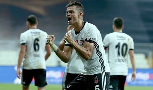 Beşiktaş'ta maça saatler kala büyük sürpriz!