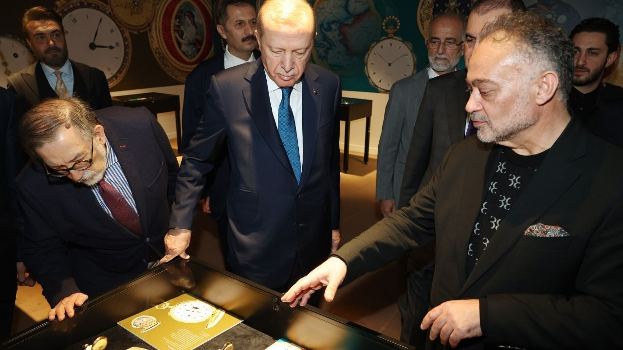 Cumhurbaşkanı Erdoğan "Muhteşem Cep Saatleri Koleksiyonu" sergisini gezdi