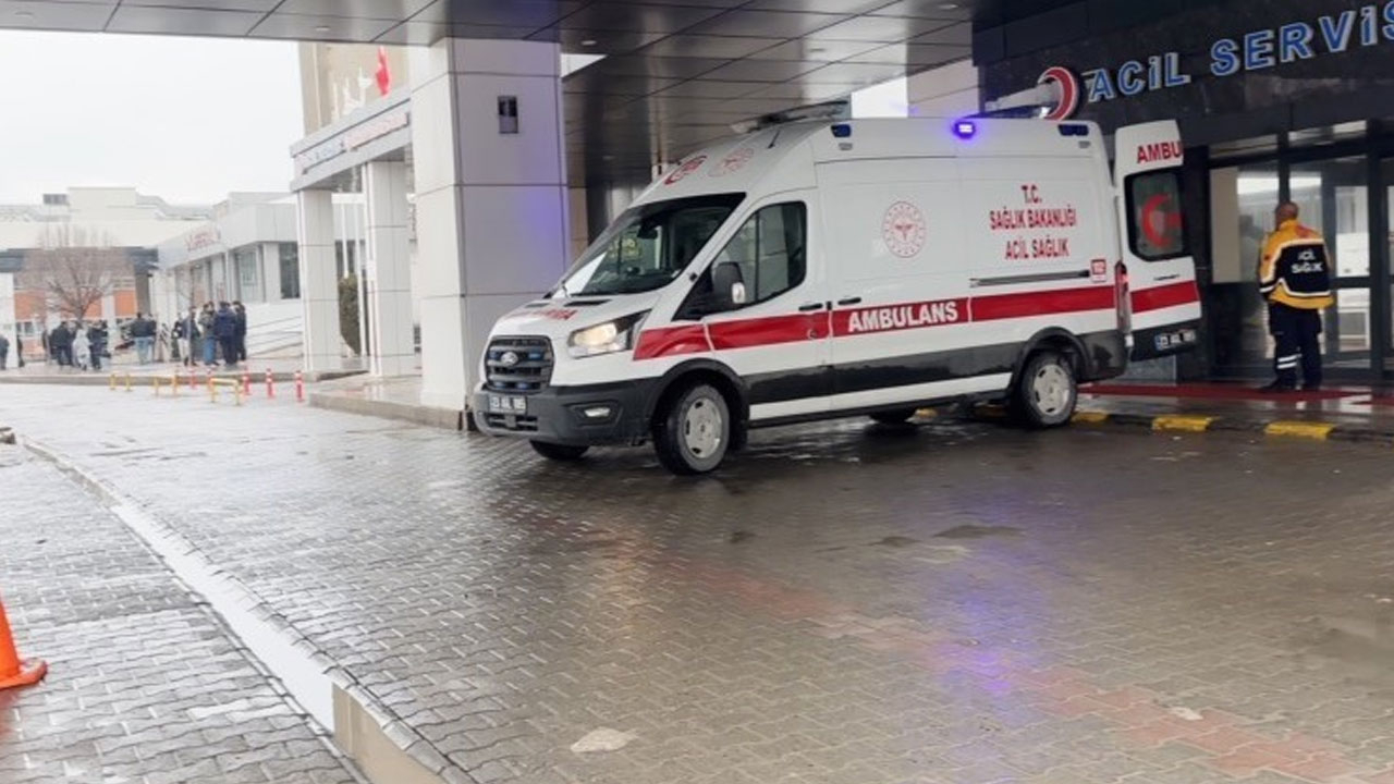 Elazığ’da inşaat iskelesi çöktü: 4 işçi yaralandı