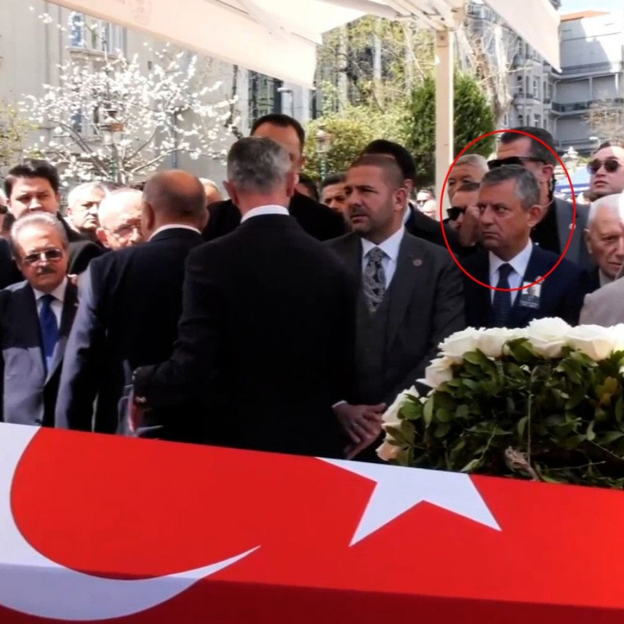 Hüsamettin Cindoruk'un cenazesinde soğuk rüzgarlar! Kılıçdaroğlu'ndan Özgür Özel'e soğuk duş...