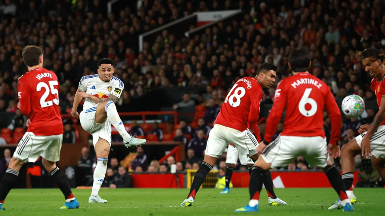 Leeds United'dan Manchester United karşısında 45 yıl sonra gelen galibiyet