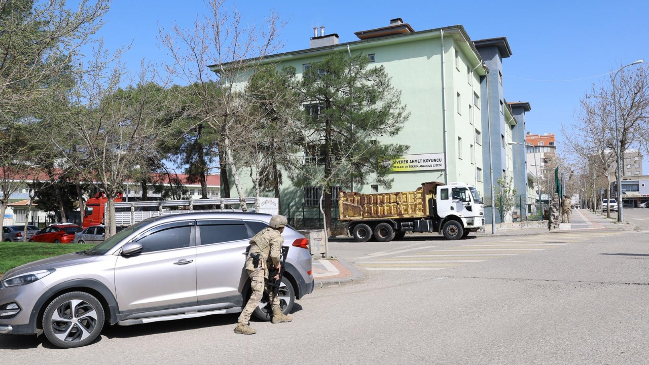 Siverek'teki liseye silahlı saldırı! İl Emniyet ve Milli Eğitim'de 4 kişi görevinden uzaklaştırıldı