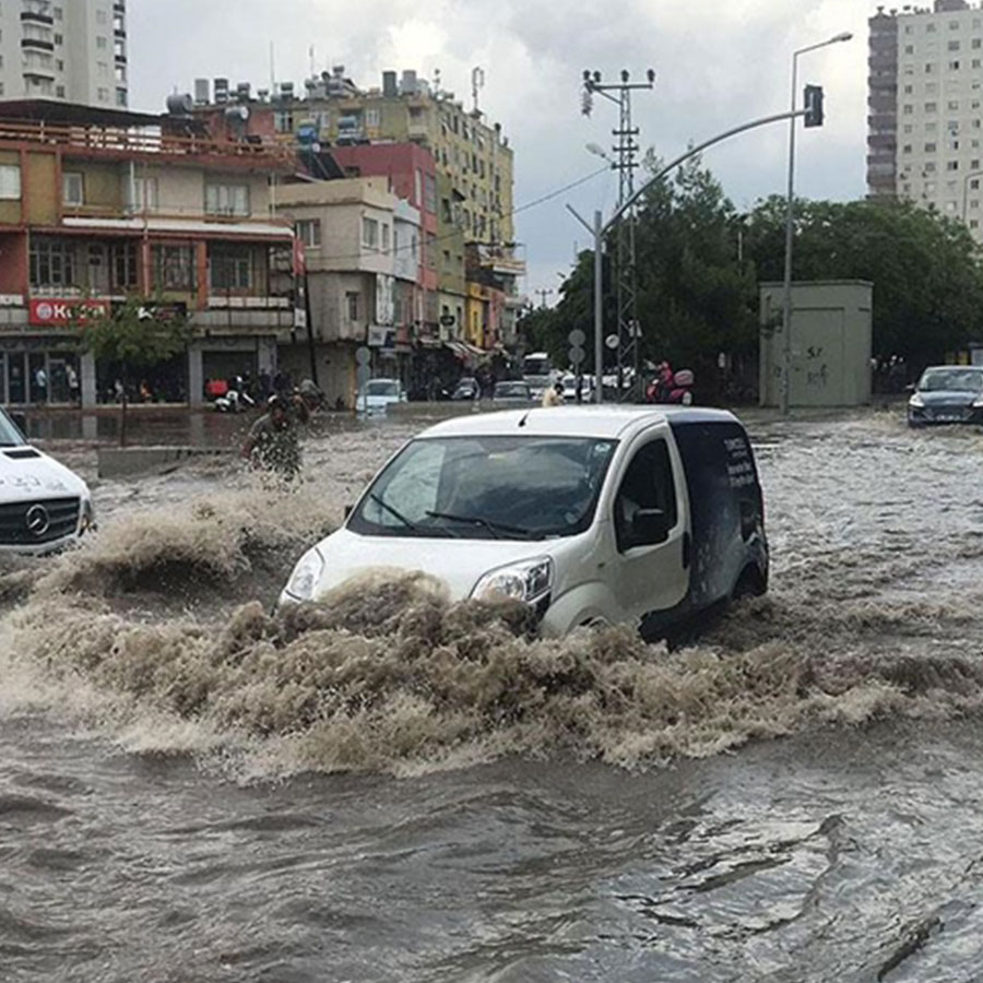 Meteoroloji tarih verdi: 39 il için sağanak alarmı