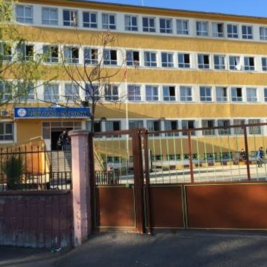 Şanlıurfa Siverek'te okulda panik! Okul polisi faciayı önledi... "Öğretmen yaralandı" iddialarına Valilikten açıklama geldi...