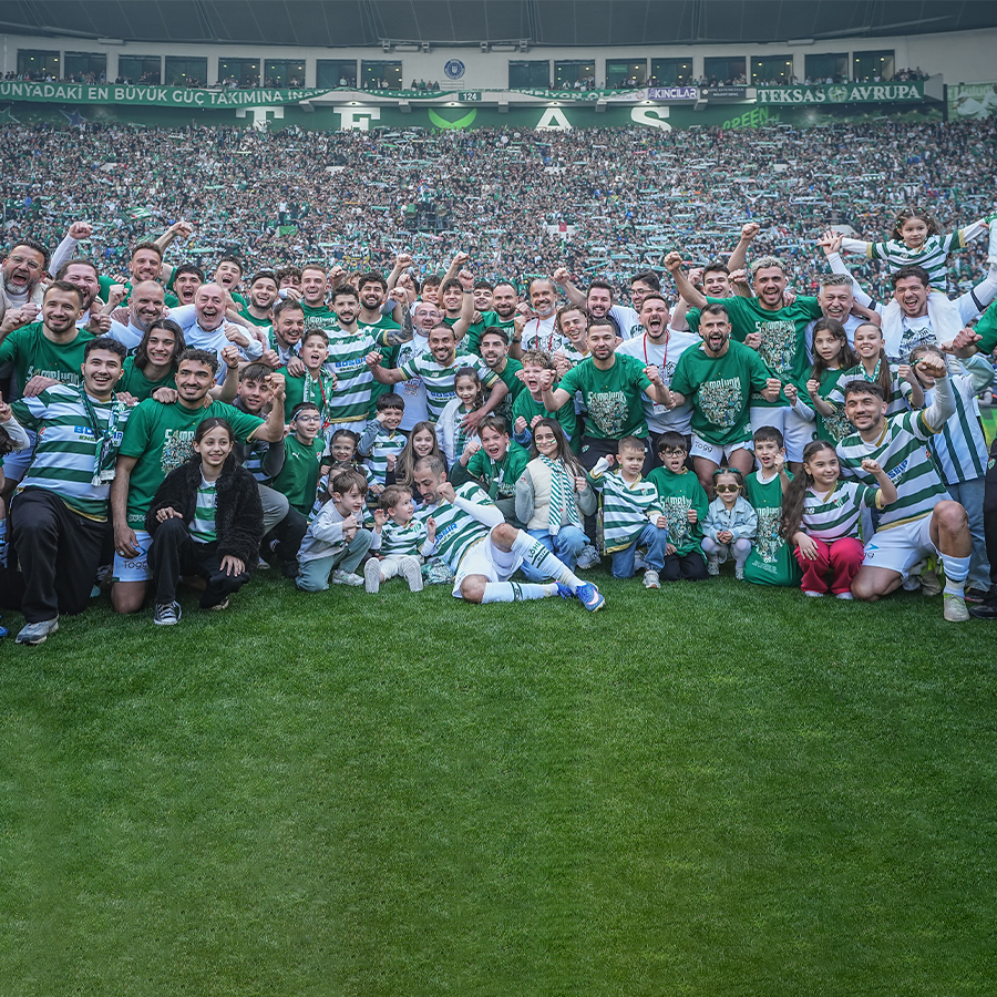 Şampiyon Bursaspor 1. Lig'e yükseldi