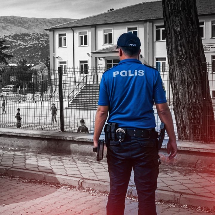 Okullarda kırmızı alarm dönemi: Ailesinde silah olan öğrencilere yakın takip yapılacak!
