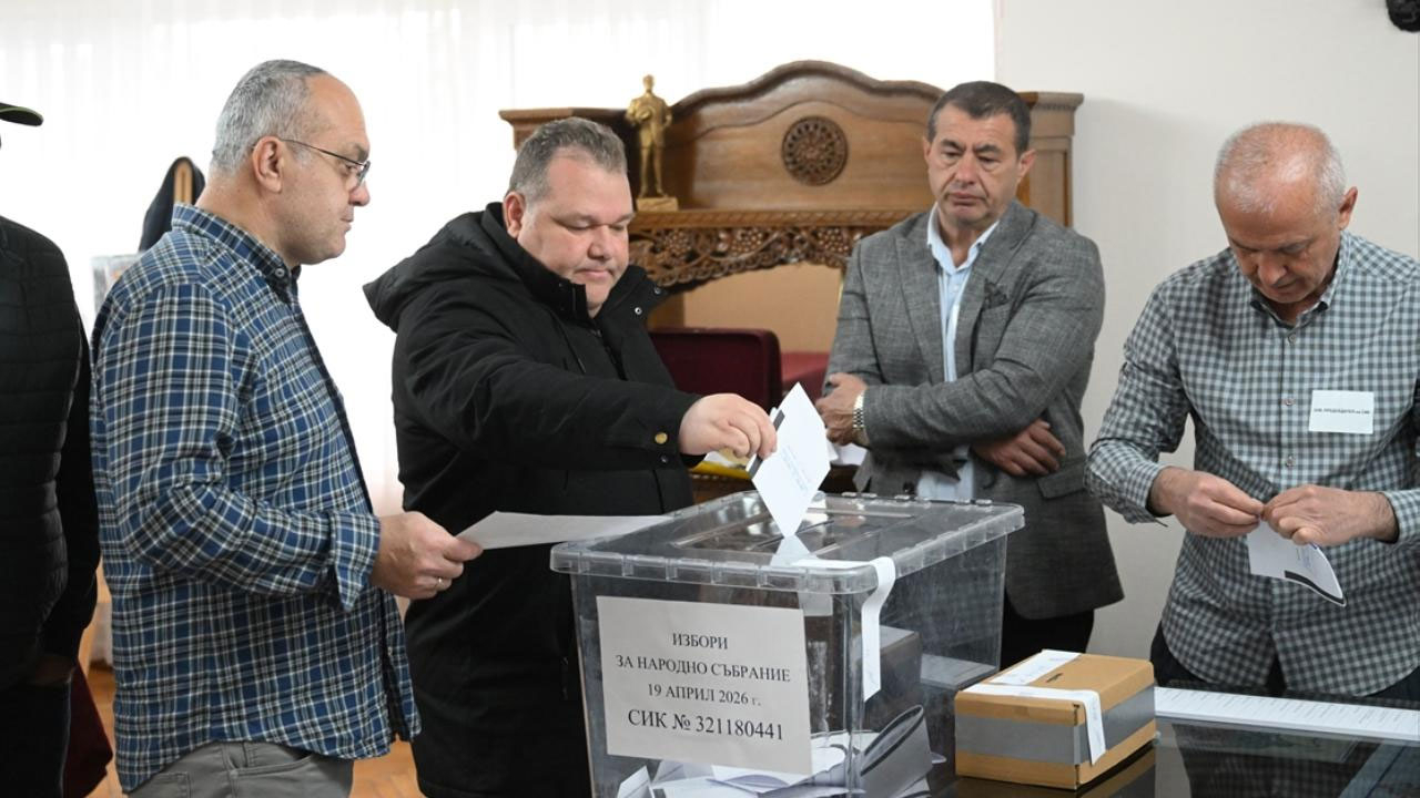 Bulgaristan'daki genel seçimde sandıklar kapandı
