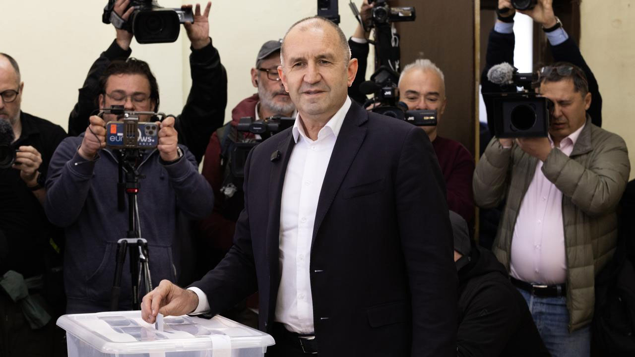 Bulgaristan'da eski Cumhurbaşkanı Radev, genel seçimi birinci tamamladı