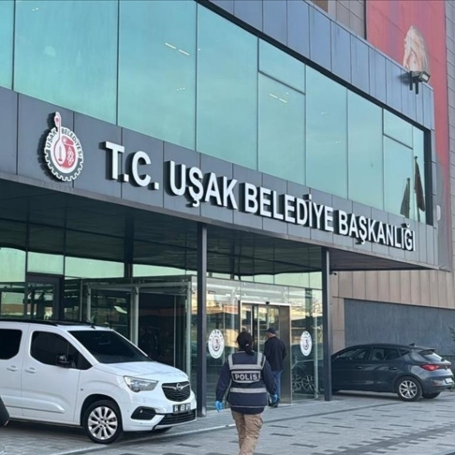 Uşak Belediyesi'ne 2. dalga operasyon! 25 gözaltı var, ev ve iş yerleri didik didik aranıyor...ç
