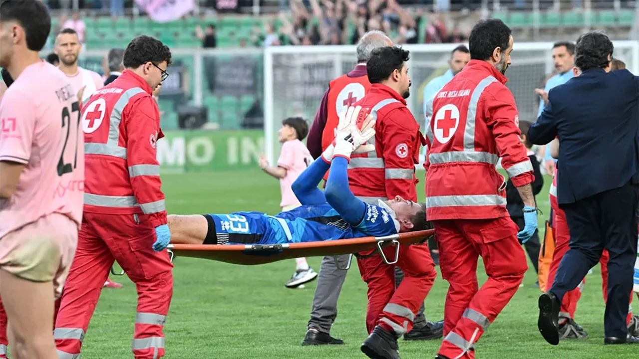 İtalya'da oynanan maçta kalecinin boynu kırıldı