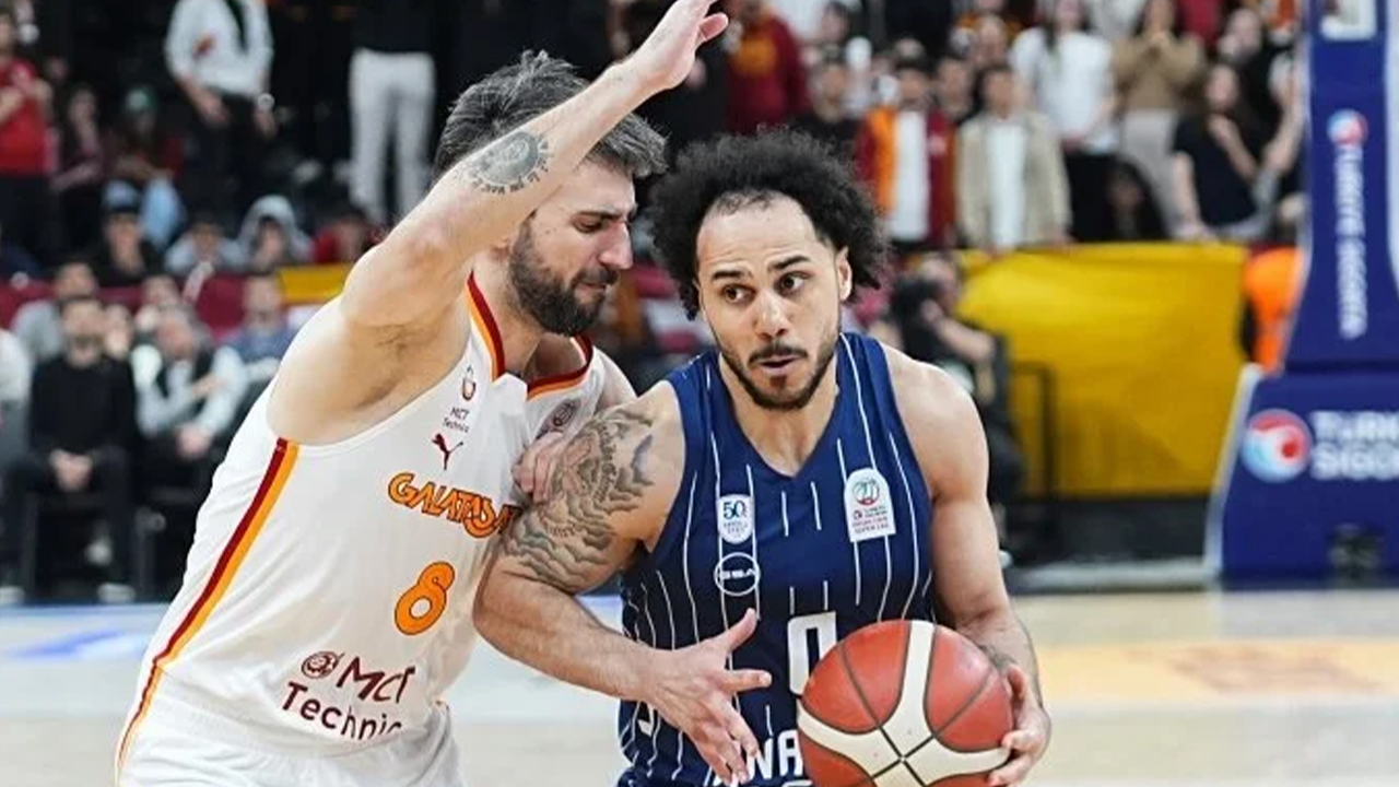 Anadolu Efes, Galatasaray'ı mağlup etti