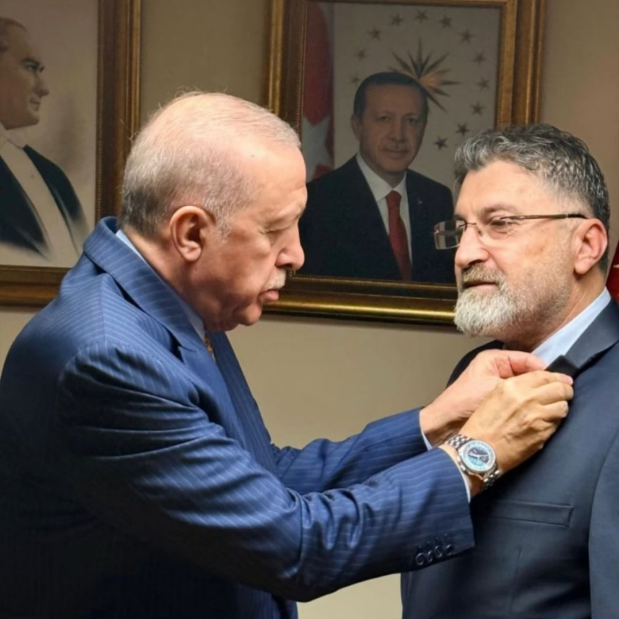 Geçtiğimiz hafta CHP'den istifa edip AK Parti'ye geçmişti... Serik Belediye Başkanı Kadir Kumbul'un evine silahlı saldırı!