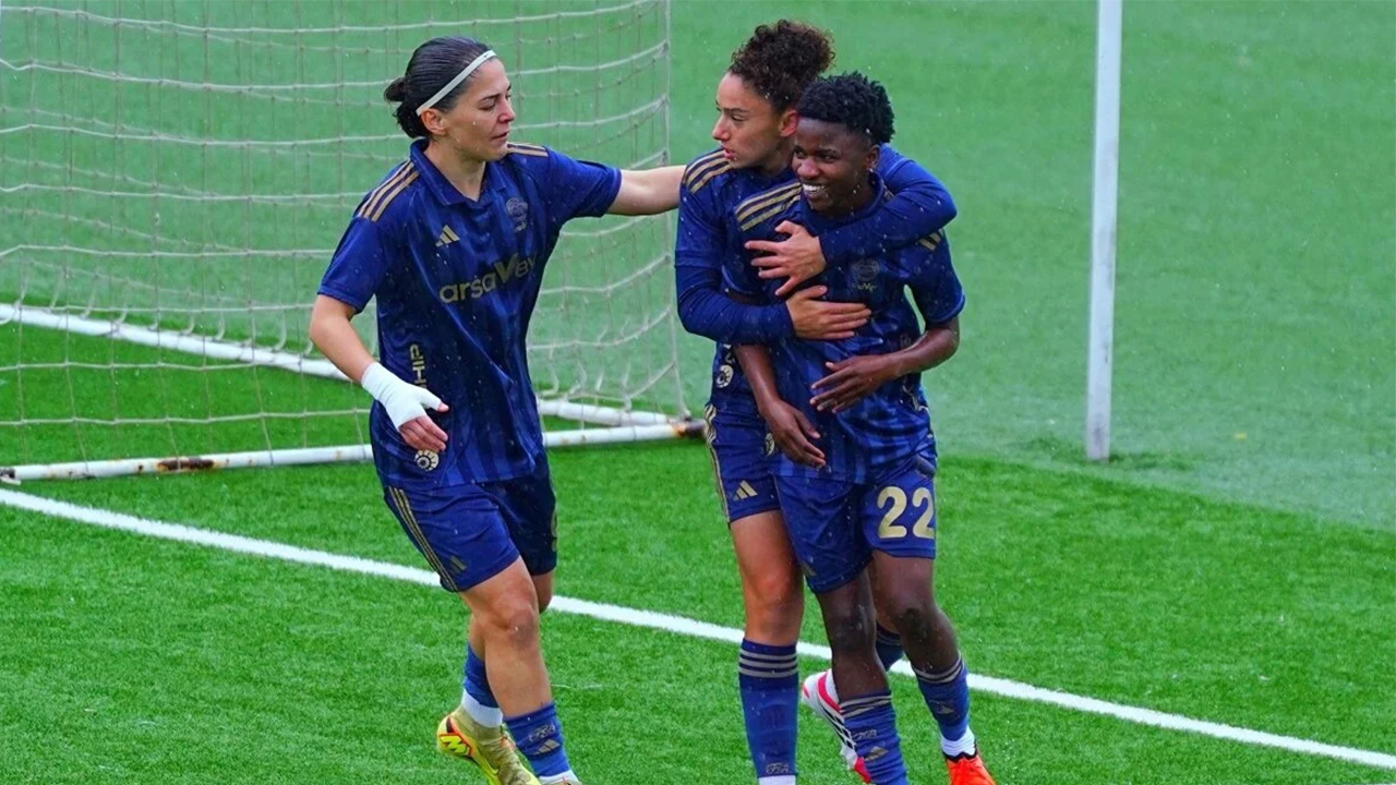 Fenerbahçe kadın futbolunda şampiyonluğa koşuyor