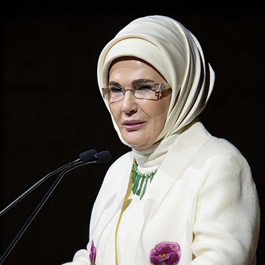 Cumhurbaşkanı Recep Tayyip Erdoğan'ın eşi Emine Erdoğan'dan çocukların incinmediği dijital dünya çağrısı