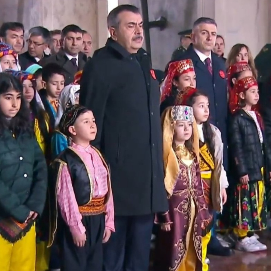 Anıtkabir'de 23 Nisan coşkusu: Bakan Tekin ve 81 ilden gelen çocuklar Ata'nın huzurunda!
