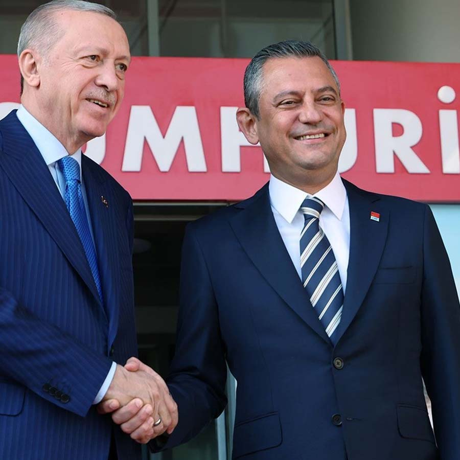 Cumhurbaşkanı Recep Tayyip Erdoğan'dan meclis resepsiyonunda "ana muhalefetle görüşür müsünüz" sorusuna yanıt: "Tabii görüşürüz, niye görüşmeyelim"