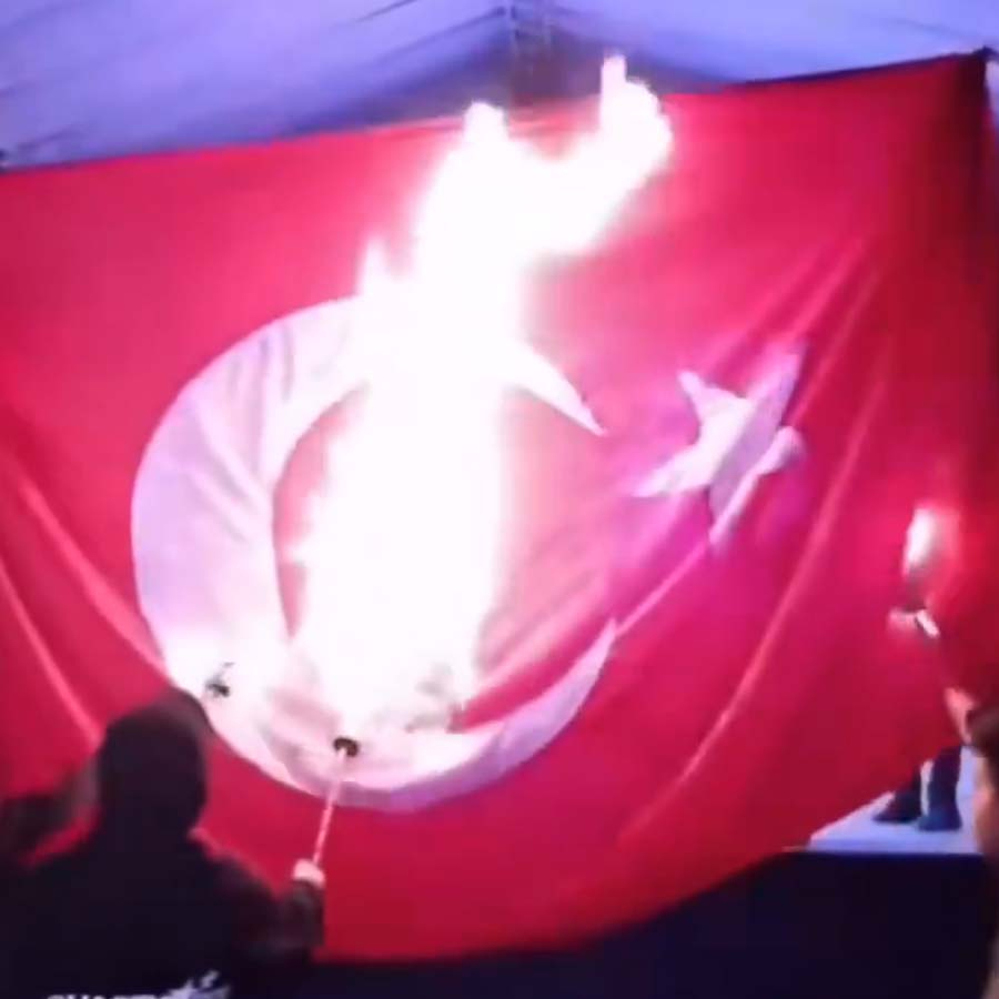 Ermenistan'da Türk bayrağı yaktılar! Paşinyan bunların cezasını sen vermezsen elbet bir gün Türkiye verir!