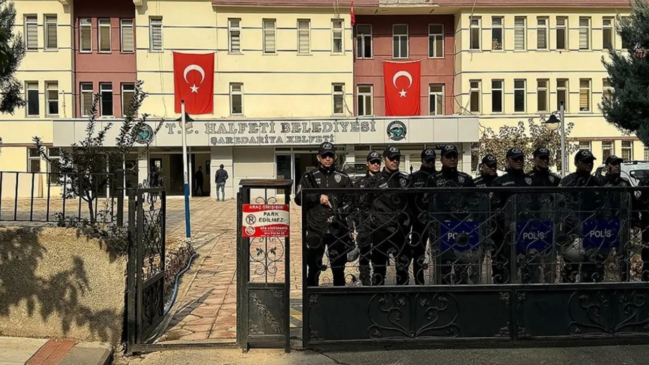 Halfeti Belediyesi'ne operasyon! 49 kişi gözaltına alındı