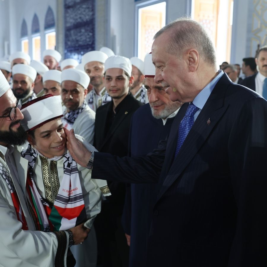 Cumhurbaşkanı Erdoğan hafızlık icazet töreninde! Bakara suresini okudu...