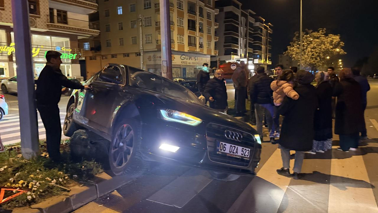 Ankara'da iki ayrı trafik kazasında 4 kişi yaralandı