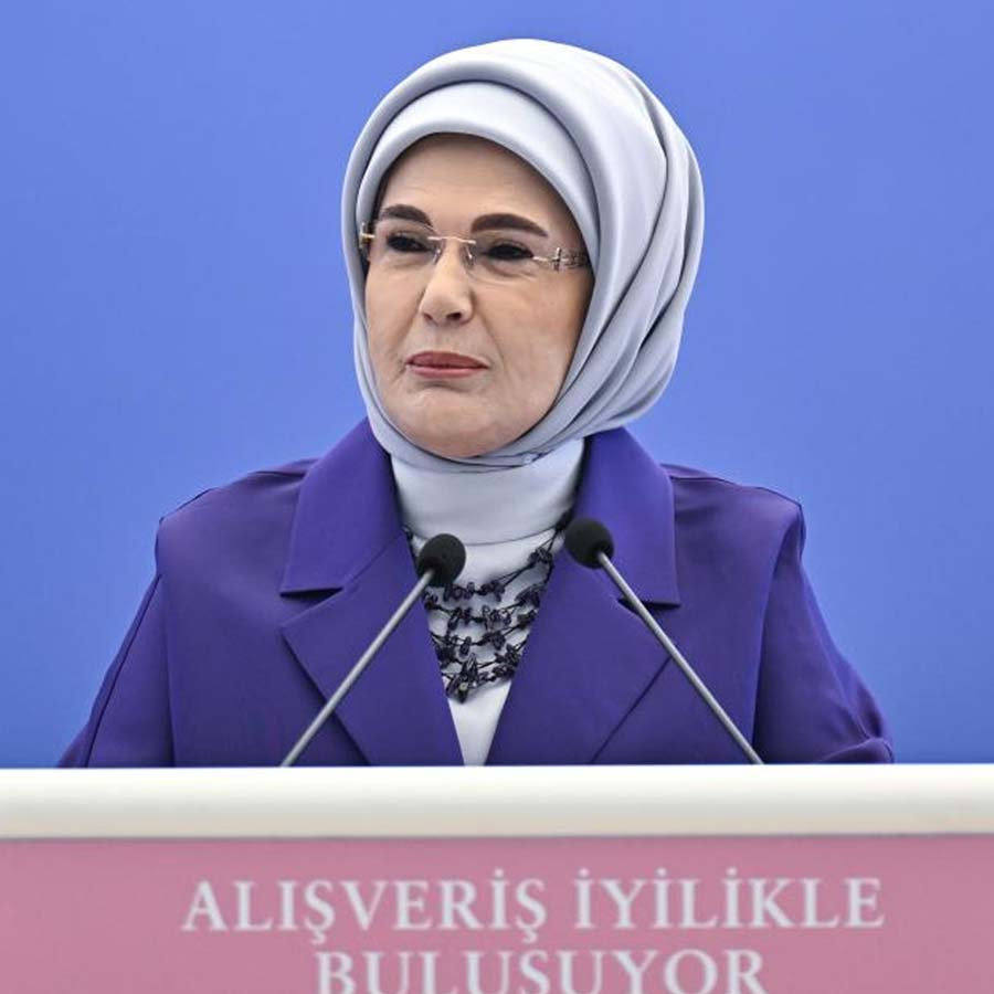 Emine Erdoğan'dan TOGEM-DER'in Cemre Çarşısı'na ilişkin paylaşım: "Arkamızda kalbe dokunacak izler bırakmalıyız"