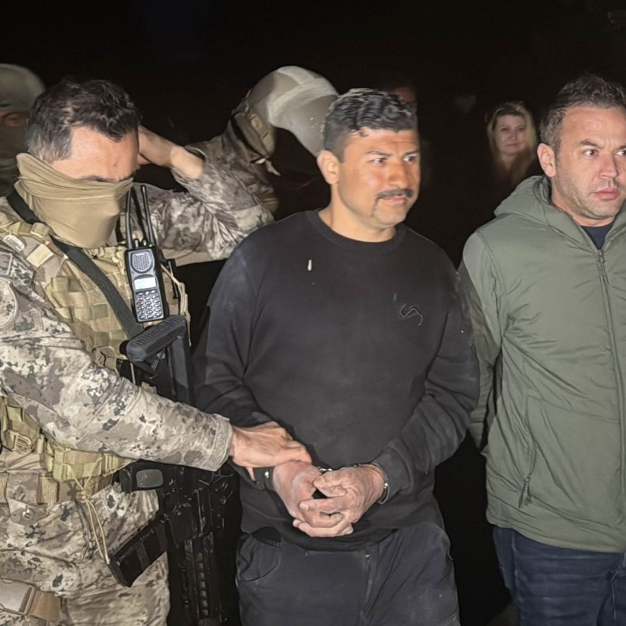 Uşak'ta ihbara giden polis ekiplerine pompalı tüfekli saldırı