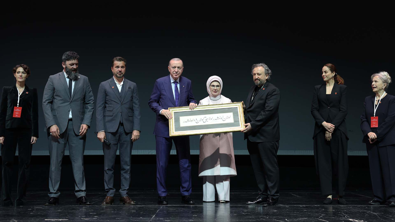 1 Mayıs'ta izleyiciyle buluşacak: Cumhurbaşkanı Recep Tayyip Erdoğan “Bir Adam Yaratmak” film gösterimine katıldı