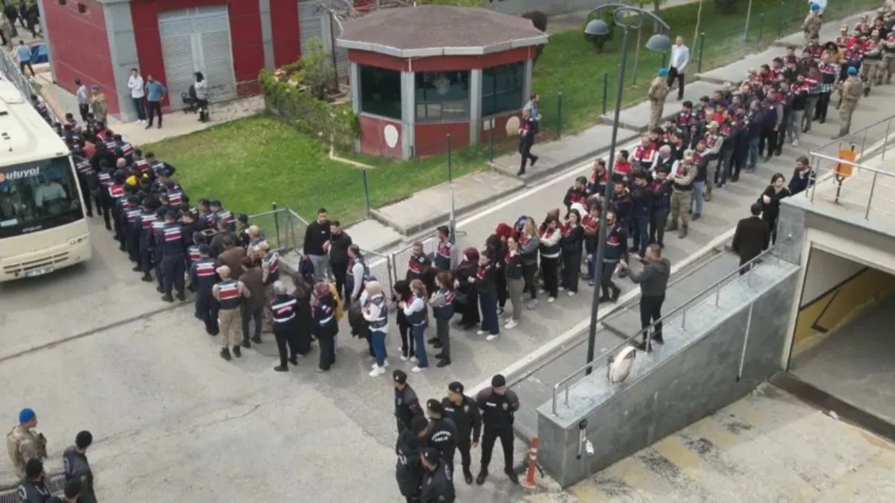 8 ilde yasa dışı bahis operasyonu! Paraları Kapalıçarşı'da aklamışlar: 70 kişi tutuklandı