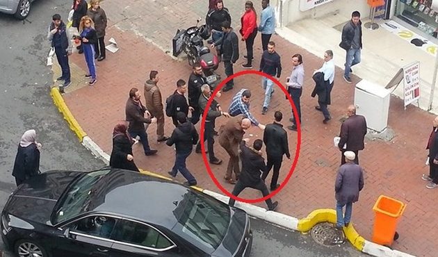 Osman Tanburacı'ya şok saldırı! Sokak ortasında meydan dayağı... / VİDEO